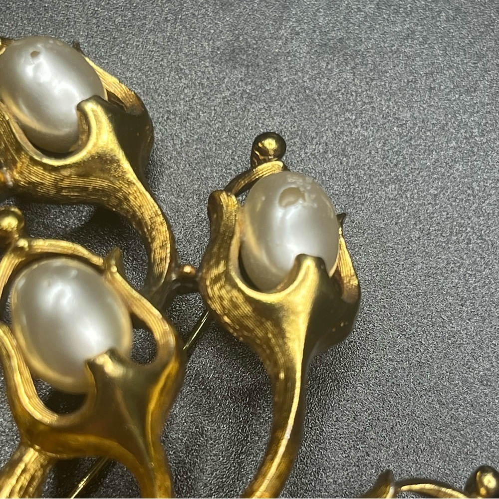 Vintage Tortilani gold tone faux pearl statement brooch large abstract - Picture 4 of 9